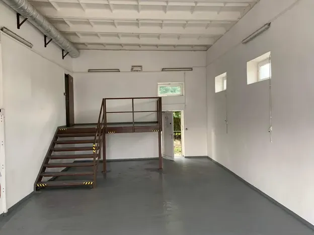 Prodej výrobních prostor, Praha - Horní Počernice, Komárovská, 210 m2