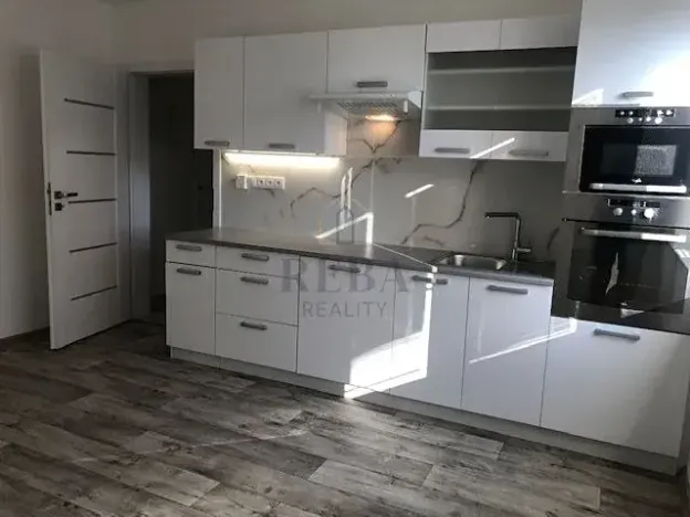 Pronájem bytu 2+kk, Karlovy Vary, Lipová, 50 m2