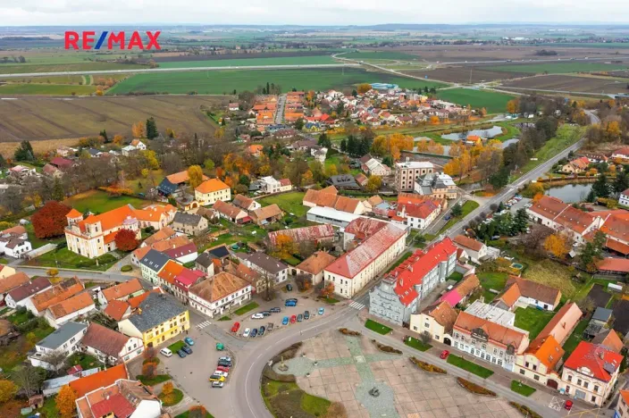 Prodej komerční nemovitosti, Dašice, náměstí T. G. Masaryka, 2490 m2