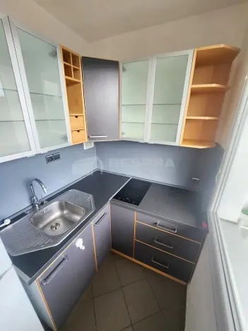 Prodej bytu 1+kk, Praha - Prosek, Veltruská, 35 m2