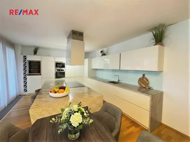 Pronájem bytu 4+kk, Praha - Žižkov, Ke kapslovně, 156 m2