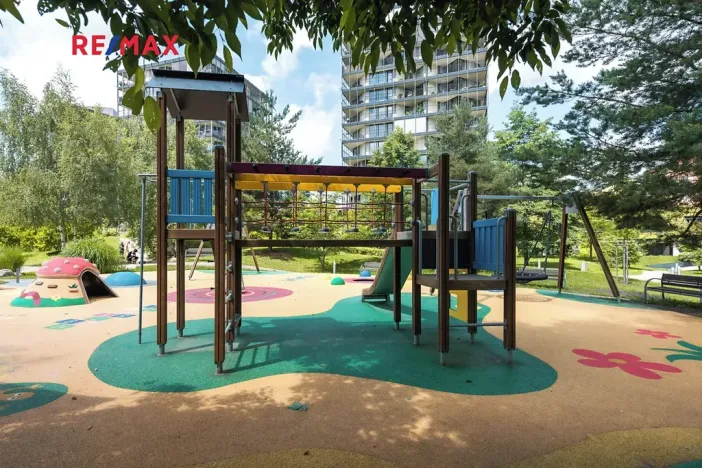 Pronájem bytu 4+kk, Praha - Žižkov, Ke kapslovně, 156 m2