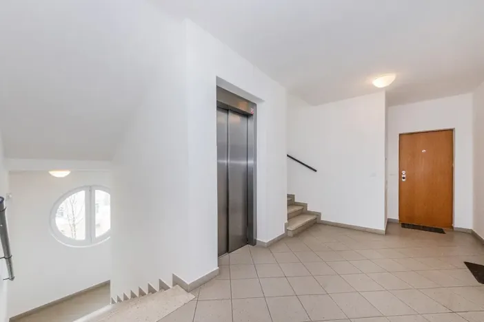 Pronájem bytu 1+kk, Praha - Libeň, Nad Okrouhlíkem, 42 m2