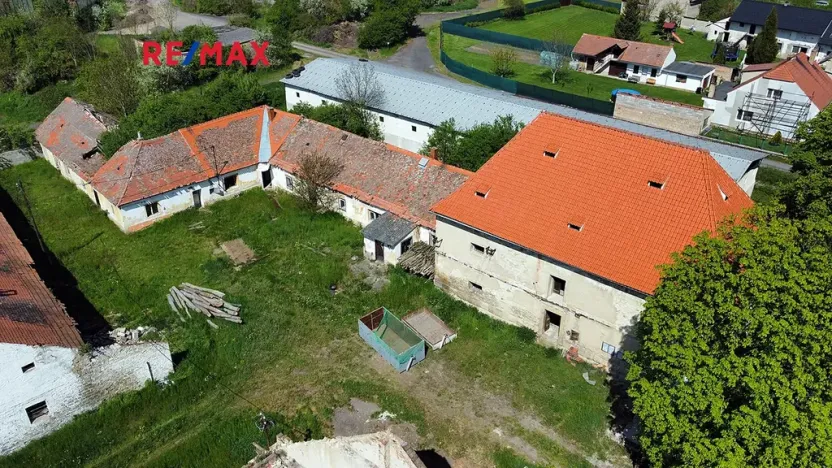 Prodej zemědělského objektu, Počedělice, 2500 m2