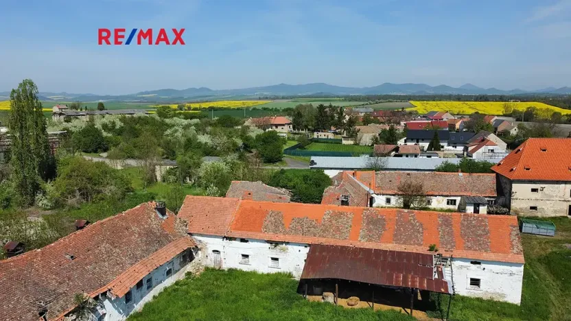 Prodej zemědělského objektu, Počedělice, 2500 m2