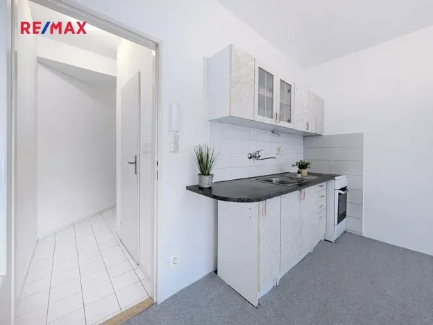 Prodej bytu 1+kk, Pardubice, Sokolovská, 29 m2