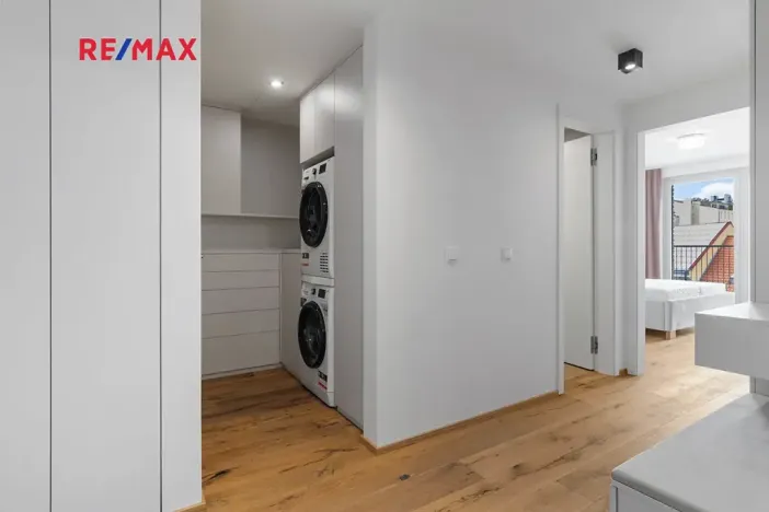 Pronájem bytu 2+kk, Praha - Karlín, Křižíkova, 79 m2