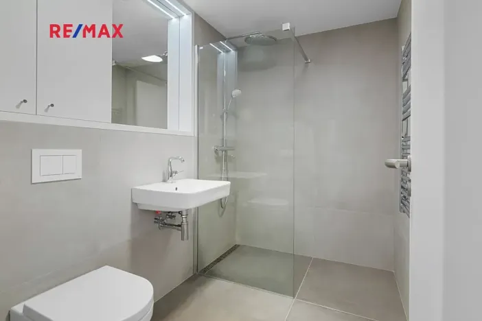 Pronájem bytu 2+kk, Praha - Karlín, Křižíkova, 79 m2