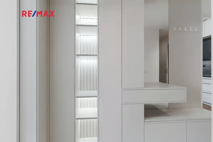 Pronájem bytu 2+kk, Praha - Karlín, Křižíkova, 79 m2