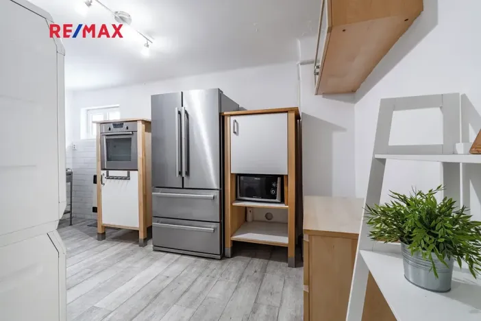 Prodej obchodního prostoru, Praha - Karlín, Pernerova, 60 m2