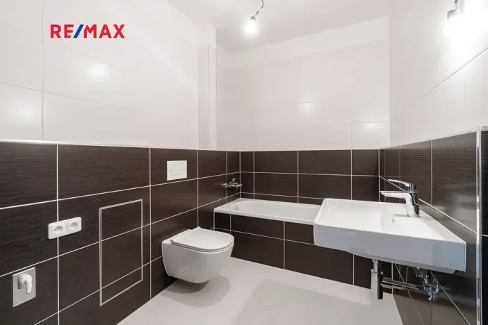 Prodej bytu 2+kk, Praha - Prosek, Čakovická, 43 m2