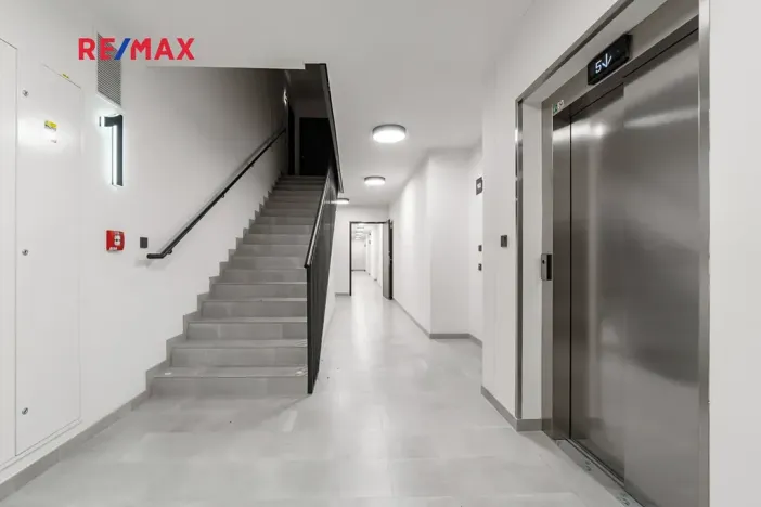 Prodej bytu 2+kk, Praha - Prosek, Čakovická, 43 m2