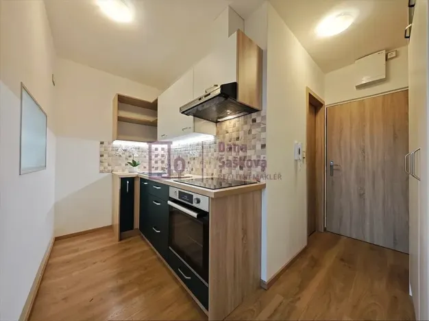 Pronájem bytu 2+1, Jindřichův Hradec, sídliště Vajgar, 35 m2