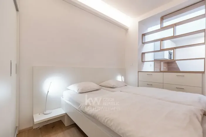 Pronájem bytu 1+kk, Praha - Nusle, Na Jezerce, 29 m2