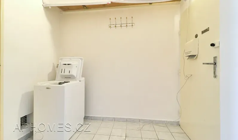 Pronájem bytu 1+kk, Praha - Nusle, U čtyř domů, 32 m2