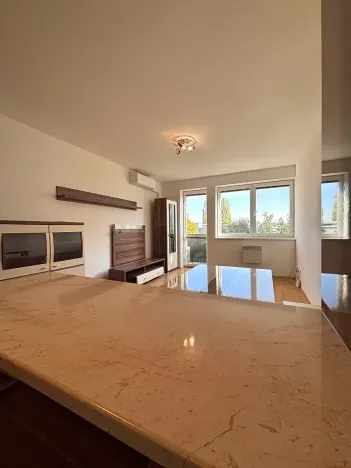 Pronájem bytu 2+kk, Jesenice, V Roháči I., 50 m2