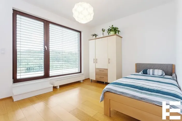 Pronájem bytu 3+kk, Praha - Hloubětín, Nademlejnská, 92 m2