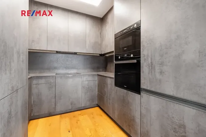 Pronájem bytu 2+kk, Horoměřice, Karla IV., 53 m2