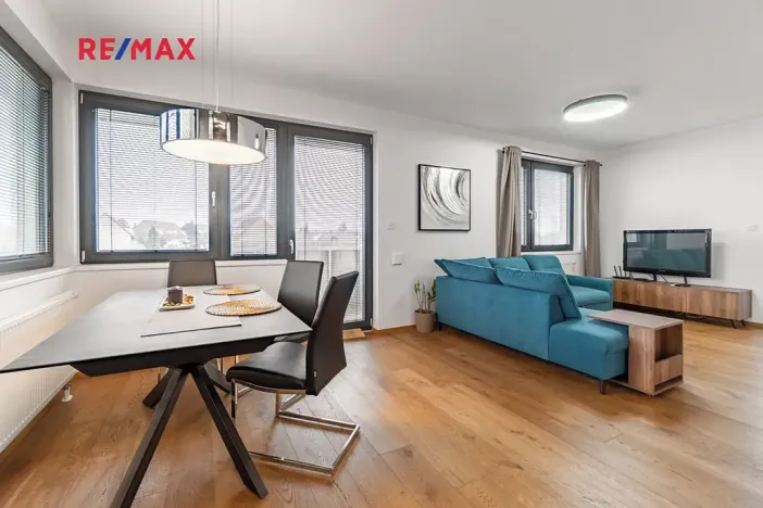 Pronájem bytu 2+kk, Horoměřice, Karla IV., 53 m2