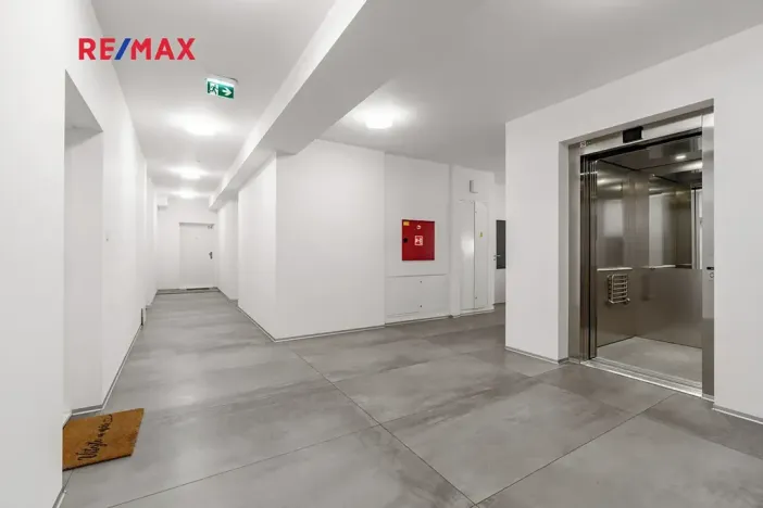 Pronájem bytu 2+kk, Horoměřice, Karla IV., 53 m2