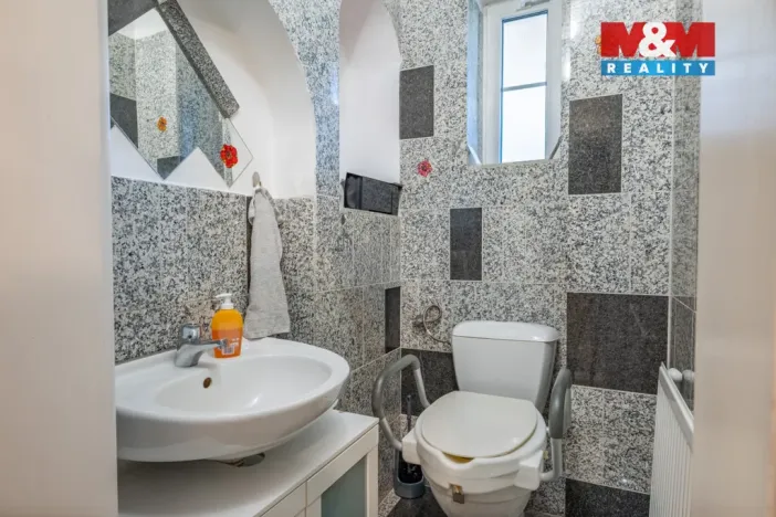 Prodej chalupy, Hajany, 285 m2