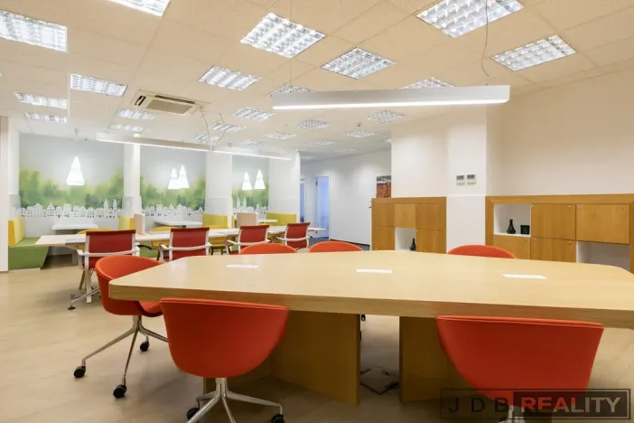 Pronájem kanceláře, Praha - Holešovice, Dělnická, 239 m2