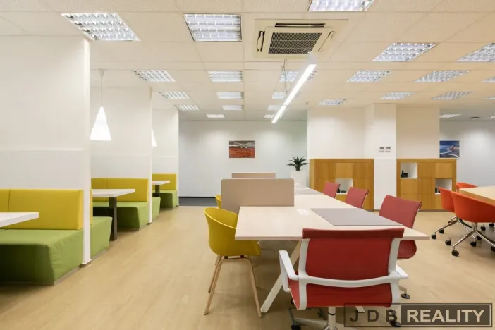 Pronájem kanceláře, Praha - Holešovice, Dělnická, 239 m2
