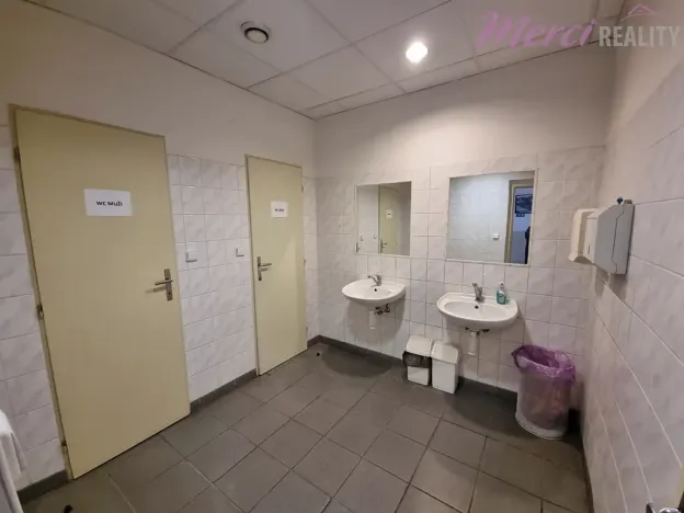 Pronájem kanceláře, Uherské Hradiště, Tř. Maršála Malinovského, 23 m2