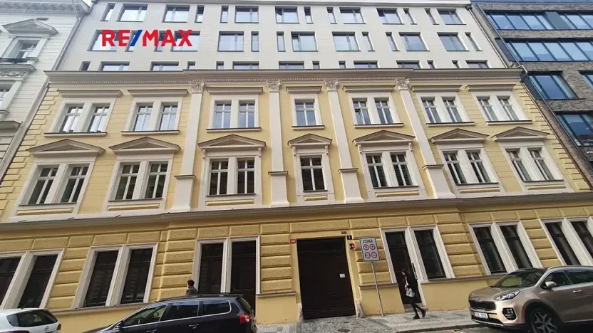 Pronájem bytu 1+kk, Praha - Smíchov, Na Valentince, 30 m2