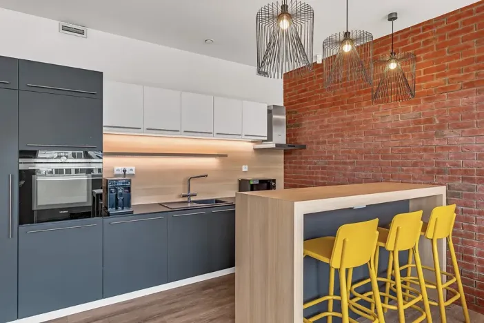 Pronájem kanceláře, Praha - Karlín, Sokolovská, 635 m2