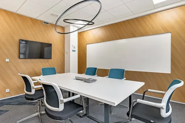 Pronájem kanceláře, Praha - Karlín, Sokolovská, 635 m2