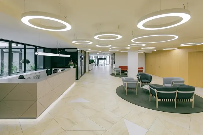 Pronájem kanceláře, Praha - Karlín, Sokolovská, 635 m2