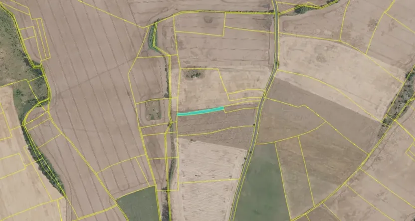 Dražba pole, Úžice, 1043 m2