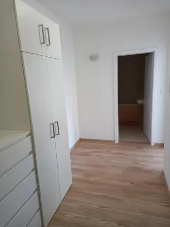 Pronájem bytu 1+kk, Praha - Hloubětín, Za černým mostem, 36 m2