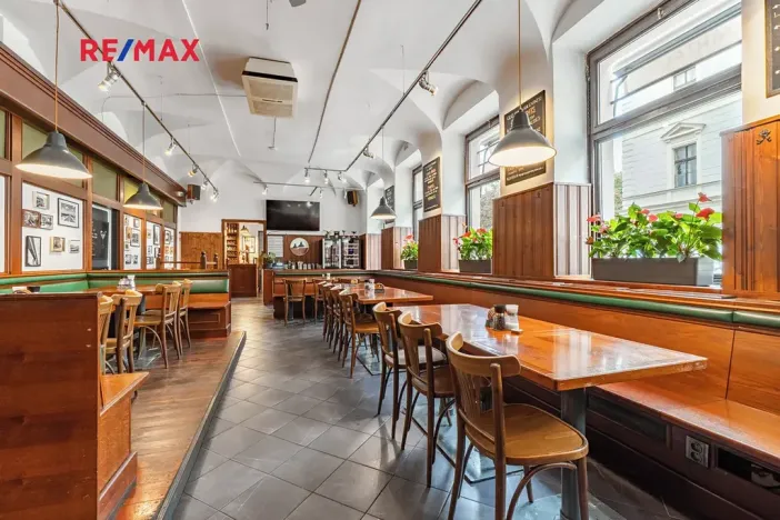 Pronájem restaurace, Praha - Nusle, Sekaninova, 254 m2