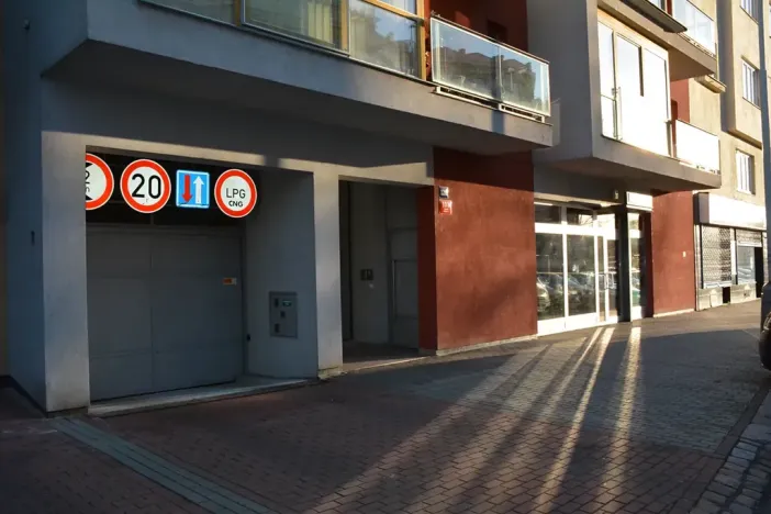 Pronájem garáže, Praha - Podolí, Podolská, 13 m2