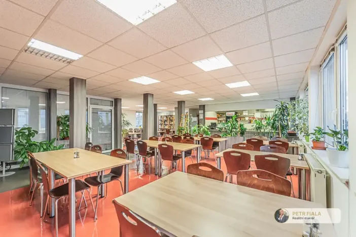 Pronájem kanceláře, Praha, Dopraváků, 240 m2