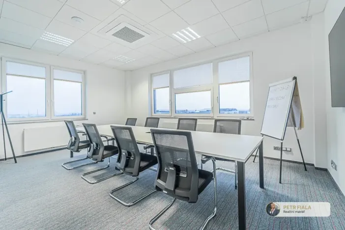 Pronájem kanceláře, Praha, Dopraváků, 240 m2