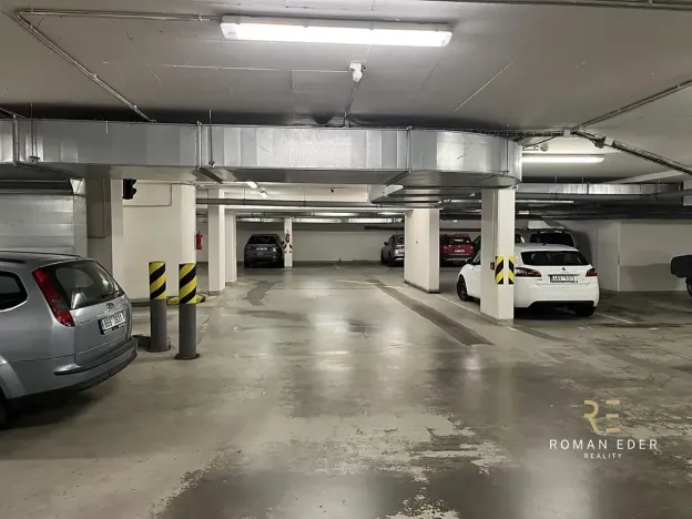 Pronájem garážového stání, Praha - Košíře, Pod školou, 13 m2