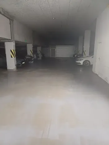 Pronájem garážového stání, Brno, Kosmova, 14 m2