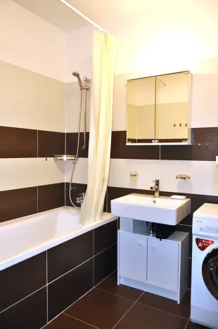 Prodej bytu 2+kk, Praha - Malešice, Počernická, 52 m2