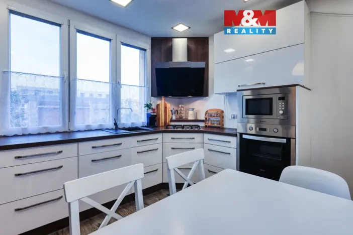 Prodej bytu 2+1, Klatovy - Klatovy III, Pod Hůrkou, 54 m2