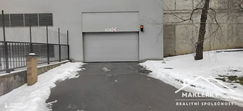 Prodej garážového stání, Praha - Modřany, Plovdivská, 14 m2