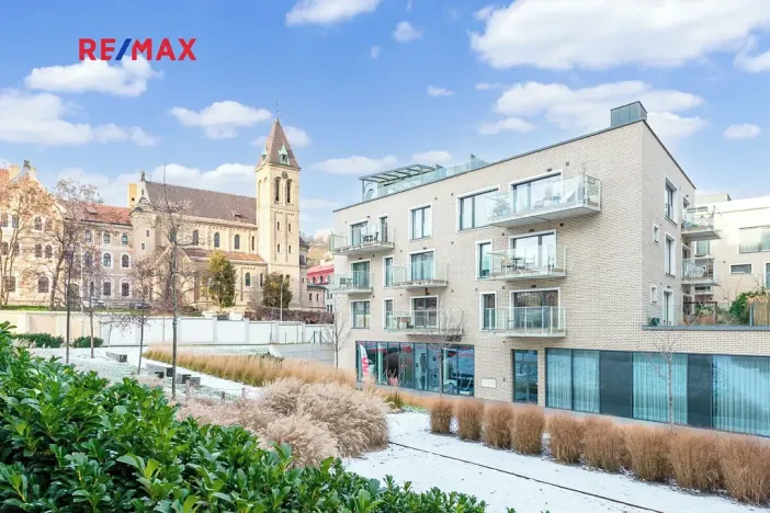 Pronájem bytu 1+kk, Praha - Smíchov, Kobrova, 43 m2