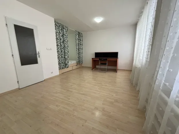 Pronájem bytu 1+kk, Praha - Záběhlice, Topolová, 31 m2