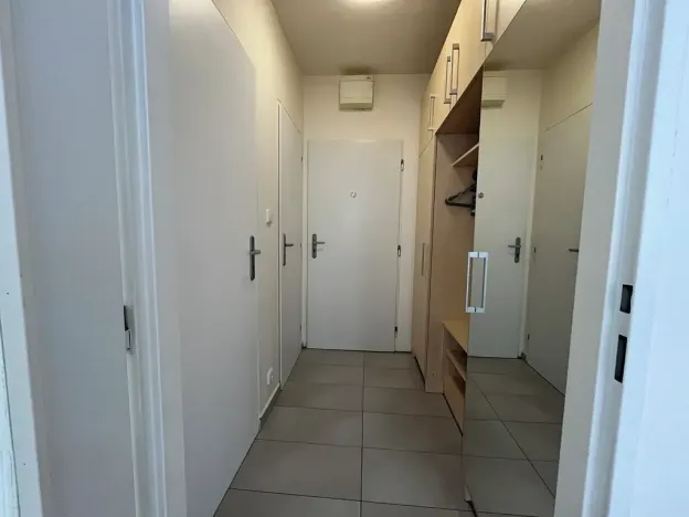 Pronájem bytu 1+kk, Praha - Záběhlice, Topolová, 31 m2