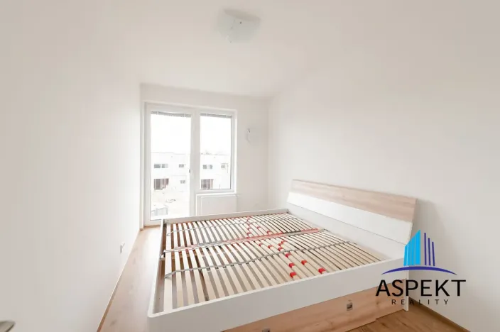 Pronájem bytu 2+kk, Praha, Formanská, 42 m2