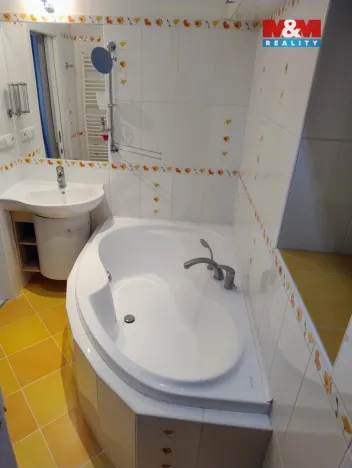 Prodej bytu 2+1, Břidličná, Komenského, 58 m2