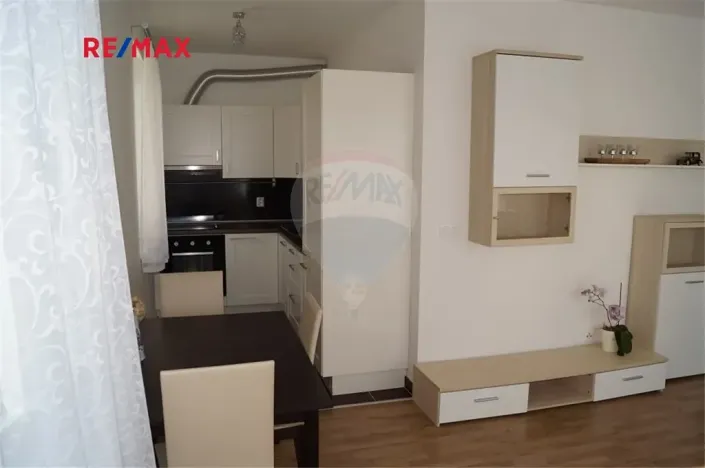 Pronájem bytu 1+kk, Praha - Vinoř, Českodubská, 36 m2