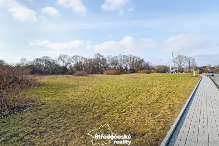 Prodej podílu komerčního pozemku, Čelákovice, 13487 m2